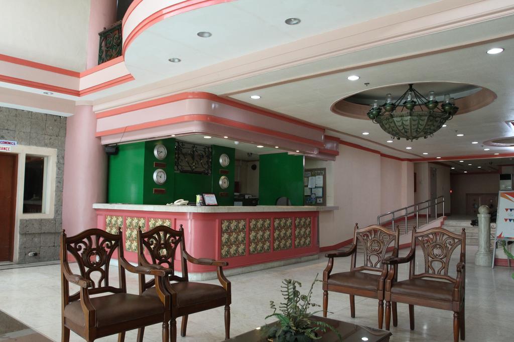 La Fiesta Hotel Iloilo Exterior foto