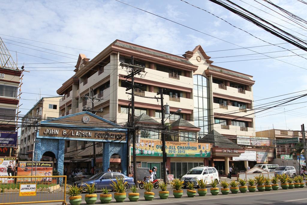 La Fiesta Hotel Iloilo Exterior foto