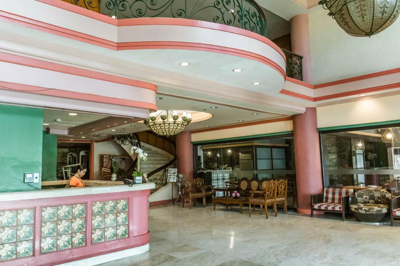 La Fiesta Hotel Iloilo Exterior foto